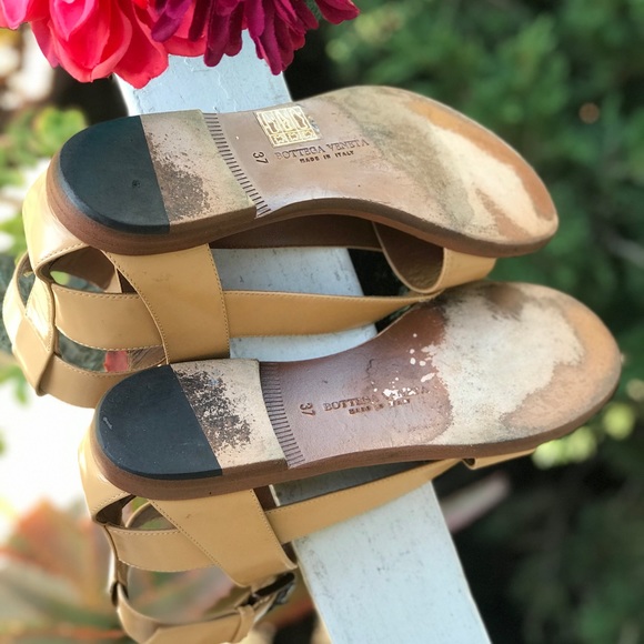 SOLD BOTTEGA VENETA Tan cross-over strap sandals - Picture 7 of 8